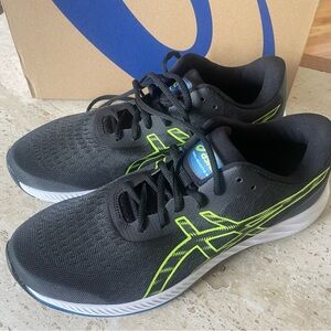 NWOT ASICS Mens Sneakers Size 10 Men. Gel-Excite 9. Black/ Hazard Green.
